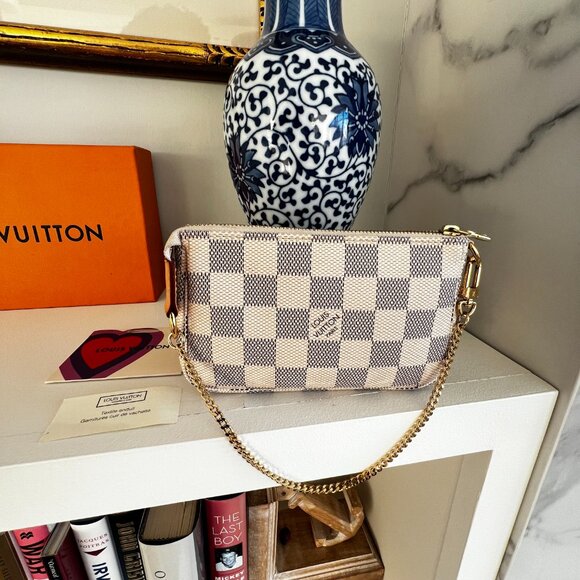 100% AUTHENTIC-2020 Luis Vuitton Damier Azur Mini Pochette Handbag. - Picture 16 of 16